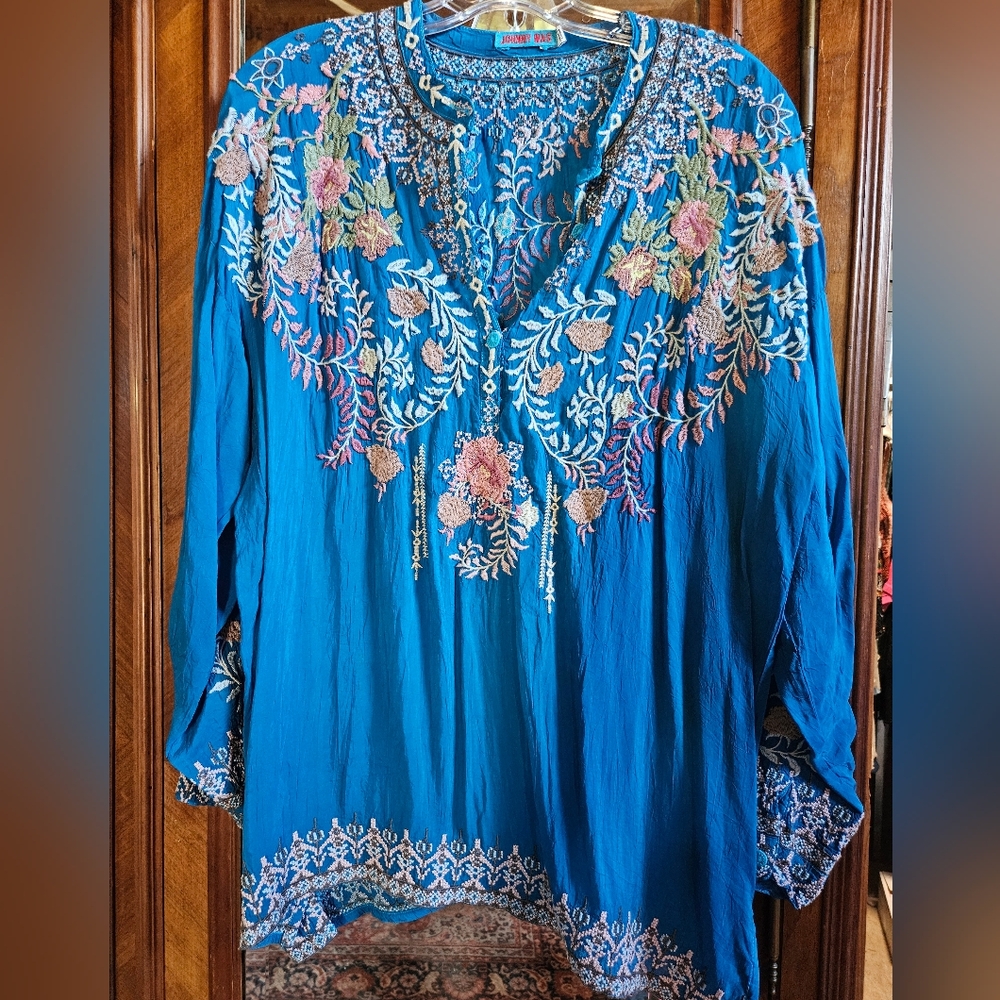 JOHNNY WAS GORGEOUS BLUE RAYON EMBROIDERED BLOUSE